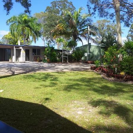 Greenacres Motel / Van Park Benaraby Bagian luar foto