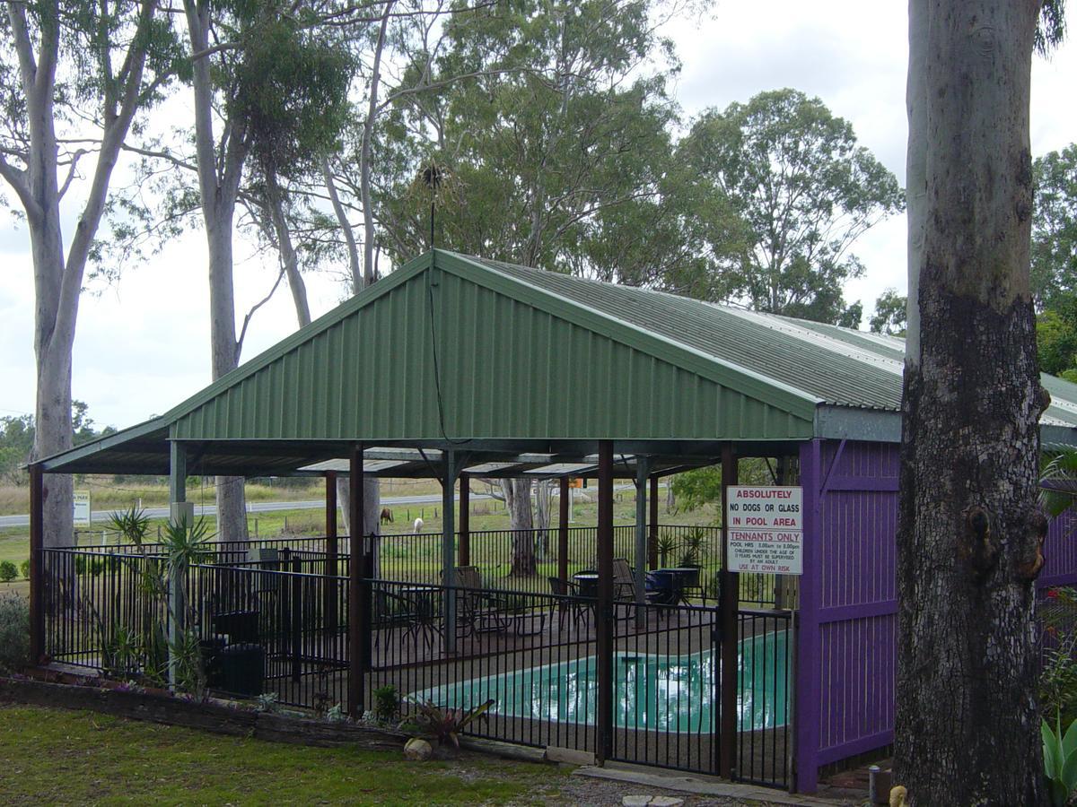 Greenacres Motel / Van Park Benaraby Bagian luar foto