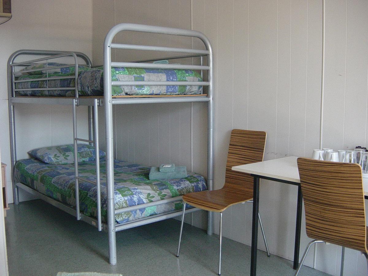Greenacres Motel / Van Park Benaraby Bagian luar foto